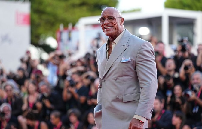 "The Rock" vor dem Festivalpalast.<span class='image-autor'>Foto: Scott A Garfitt/Invision/AP/dpa</span>