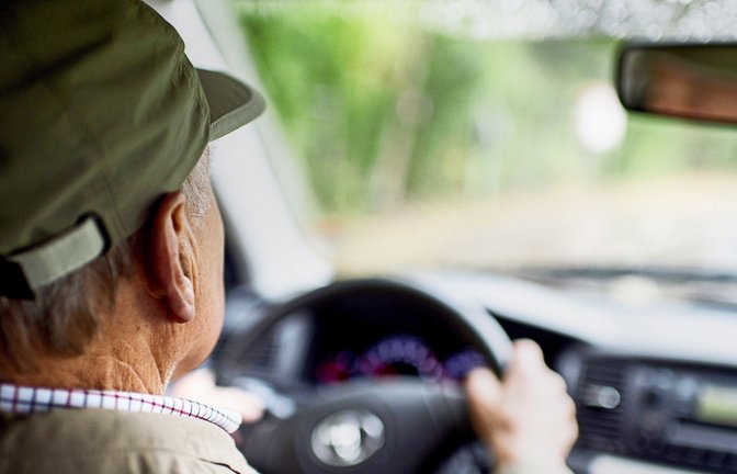 Laut Zahlen des Statistischen Bundesamts  haben ältere Autofahrer häufiger die Hauptschuld als jüngere, wenn sie an Unfällen mit Personenschaden beteiligt sind.<span class='image-autor'>Foto: dpa/Wolfram Kastl</span>