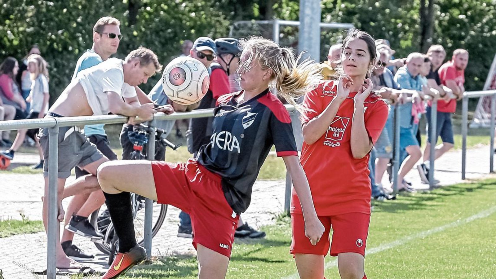 Marie Pfaffeneder (am Ball) hat im Pokalspiel gegen Münchingen II den ersten Treffer zum 2:1-Sieg für Horrheim vorgelegt. Foto: Archiv/Simecek Marie Pfaffeneder (am Ball) hat im Pokalspiel gegen Münchingen II den ersten Treffer zum 2:1-Sieg für Horrheim vorgelegt. Foto: Archiv/Simecek