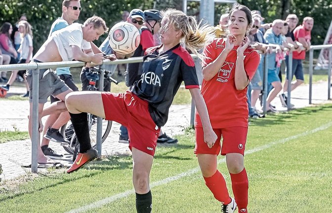 Marie Pfaffeneder (am Ball) hat im Pokalspiel gegen Münchingen II den ersten Treffer zum 2:1-Sieg für Horrheim vorgelegt. Foto: Archiv/Simecek