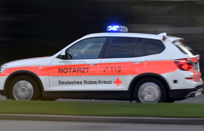 Ein Mensch wurde bei dem Unfall am Sonntagfrüh verletzt. (Symbolbild)<span class='image-autor'>Patrick Seeger/dpa</span>