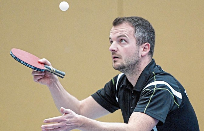 Enzweihingens Tobias Weindorf hat gegen den TSV Schwieberdingen seine beiden Einzel gewonnen. Foto: Leitner