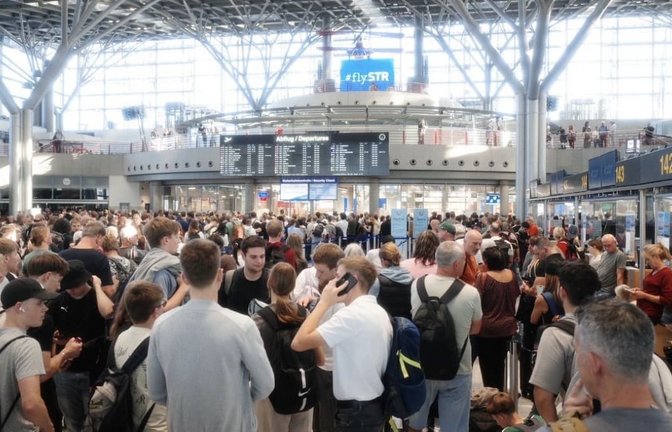 Auf dem Stuttgarter Flughafen herrscht am Montagnachmittag wegen einer behördlichen Maßnahme das blanke Chaos.<span class='image-autor'>Benjamin Schleckmann</span>