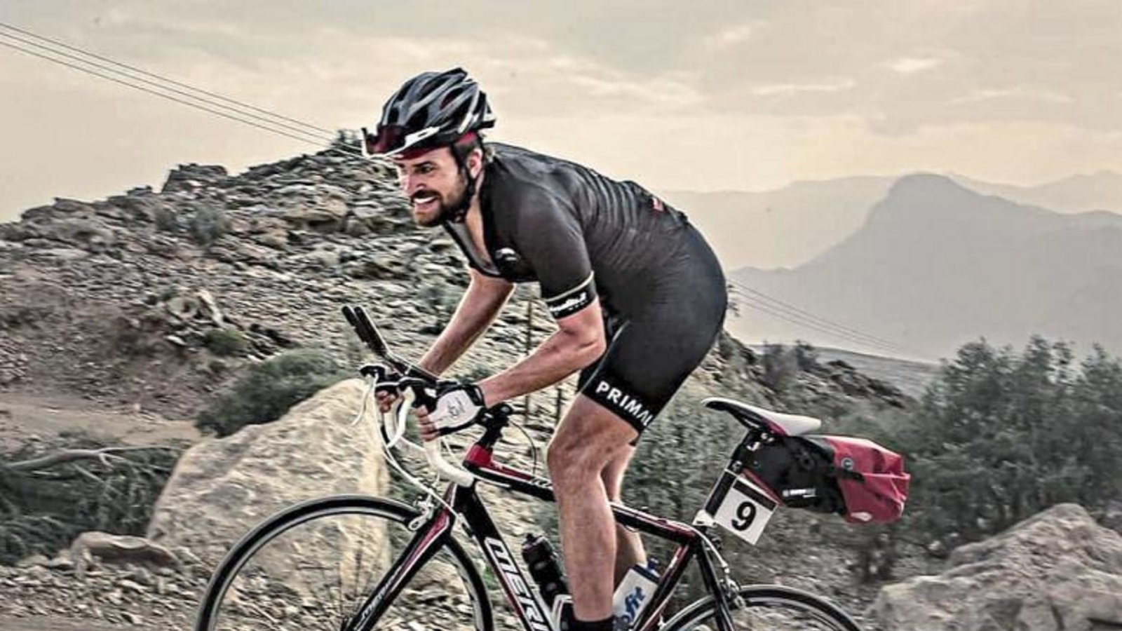 Jonas Deichmann hat etliche Kilometer mit dem Rad hinter sich.  Foto: p
