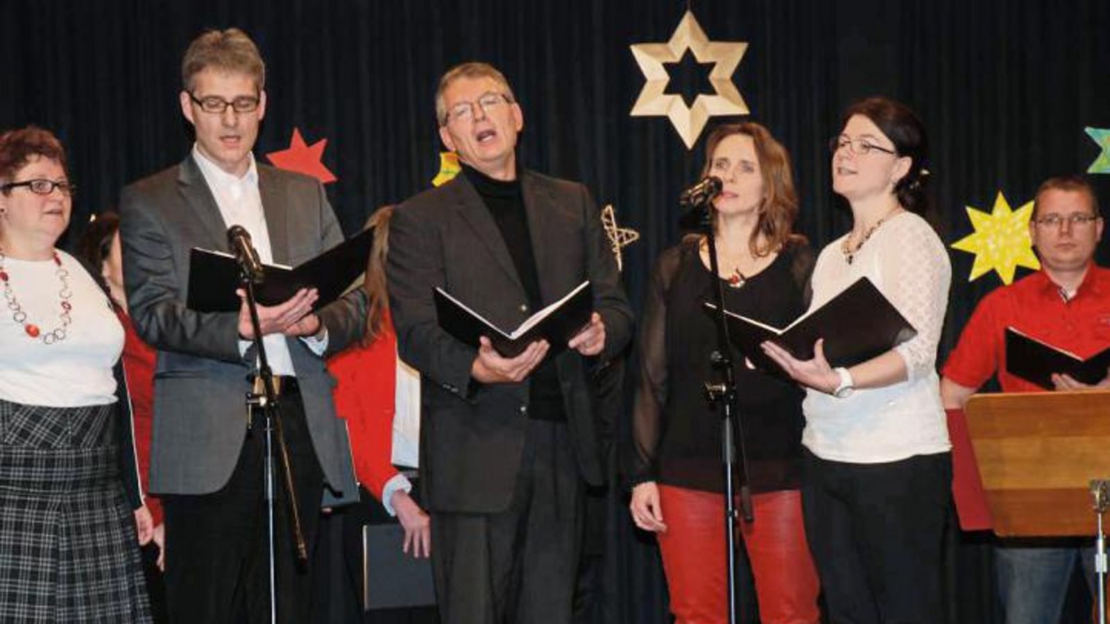 Bei der Weihnachtsfeier vom Liederkranz Eberdingen trat auch der Chor No Limits auf und stimmte die Besucher auf die Adventszeit ein. Foto: p Bei der Weihnachtsfeier vom Liederkranz Eberdingen trat auch der Chor No Limits auf und stimmte die Besucher auf die Adventszeit ein. Foto: p