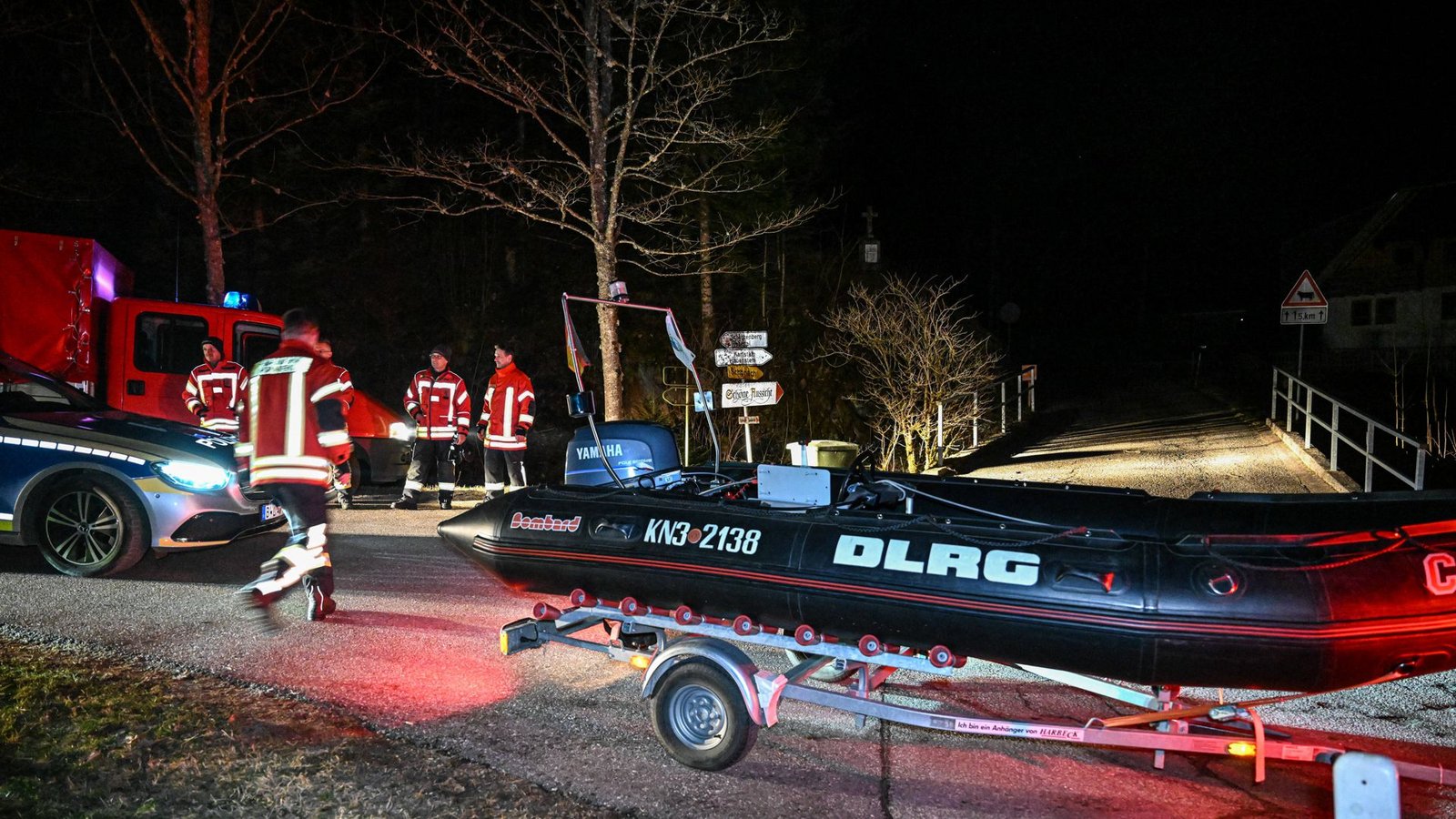 Die DLRG hatte bereits Boote in Stellung gebracht.Foto: IMAGO/onw-images/IMAGO/Marius Bulling Die DLRG hatte bereits Boote in Stellung gebracht.Foto: IMAGO/onw-images/IMAGO/Marius Bulling
