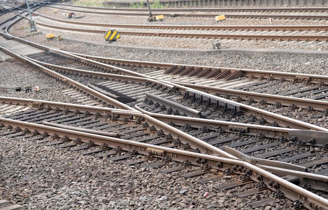 Vor allem die marode Infrastruktur bremst den Zugverkehr im Land aus.<span class='image-autor'>Foto: IMAGO//Chris Emil Janssen</span>