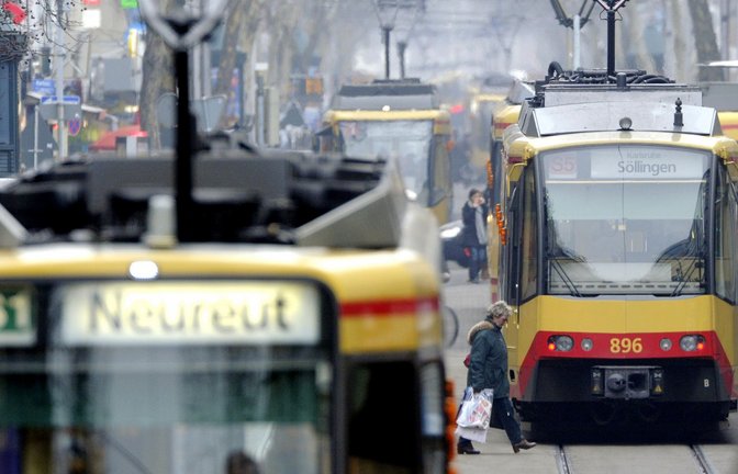 Das Karlsruher Stadtbahnsystem galt lange als vorbildlich. Aber es ist finanziell unter Druck.<span class='image-autor'>Foto: dpa</span>