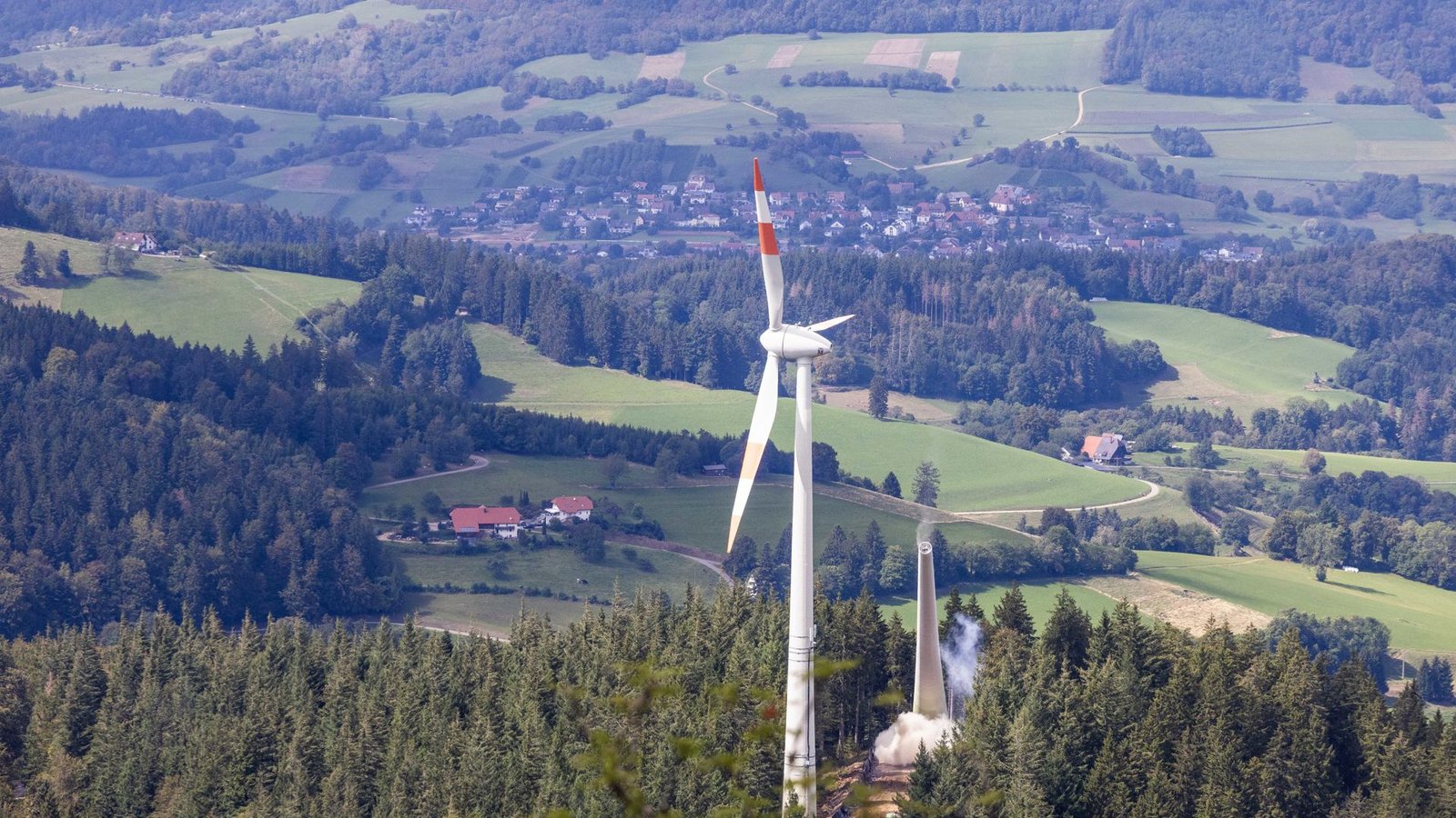 Auf der Holzschlägermatte bei Freiburg soll ein neues und viel größeres Windrad errichtet werden.Foto: dpa/Philipp von Ditfurth Auf der Holzschlägermatte bei Freiburg soll ein neues und viel größeres Windrad errichtet werden.Foto: dpa/Philipp von Ditfurth
