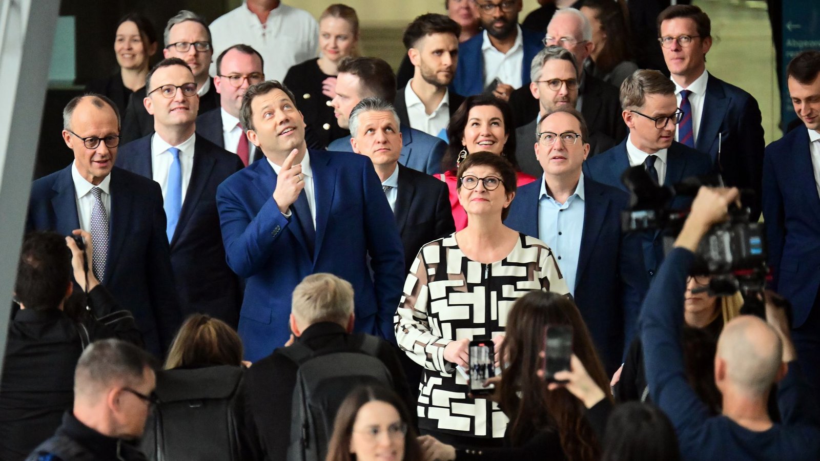 Die Spitzen von Union und SPD bei der Vorstellung des Koalitionsvertrags. CDU und CSU haben ihre Minister und Ministerinnen inzwischen bekannt gegeben – die SPD noch nicht.Foto: Sebastian Christoph Gollnow/dpa Die Spitzen von Union und SPD bei der Vorstellung des Koalitionsvertrags. CDU und CSU haben ihre Minister und Ministerinnen inzwischen bekannt gegeben – die SPD noch nicht.Foto: Sebastian Christoph Gollnow/dpa