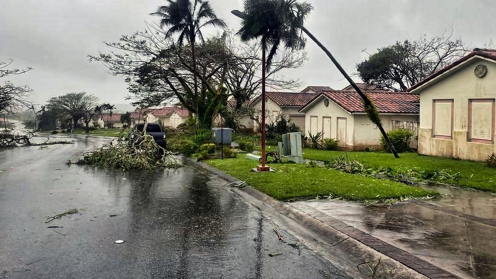 "Sinlaku" gilt mittlerweile als Supertaifun. Damit ist ein besonders starker und gefährlicher Sturm gemeint. (Archivbild)Foto: Adam Brown/U.S. Coast Guard via AP/dpa
