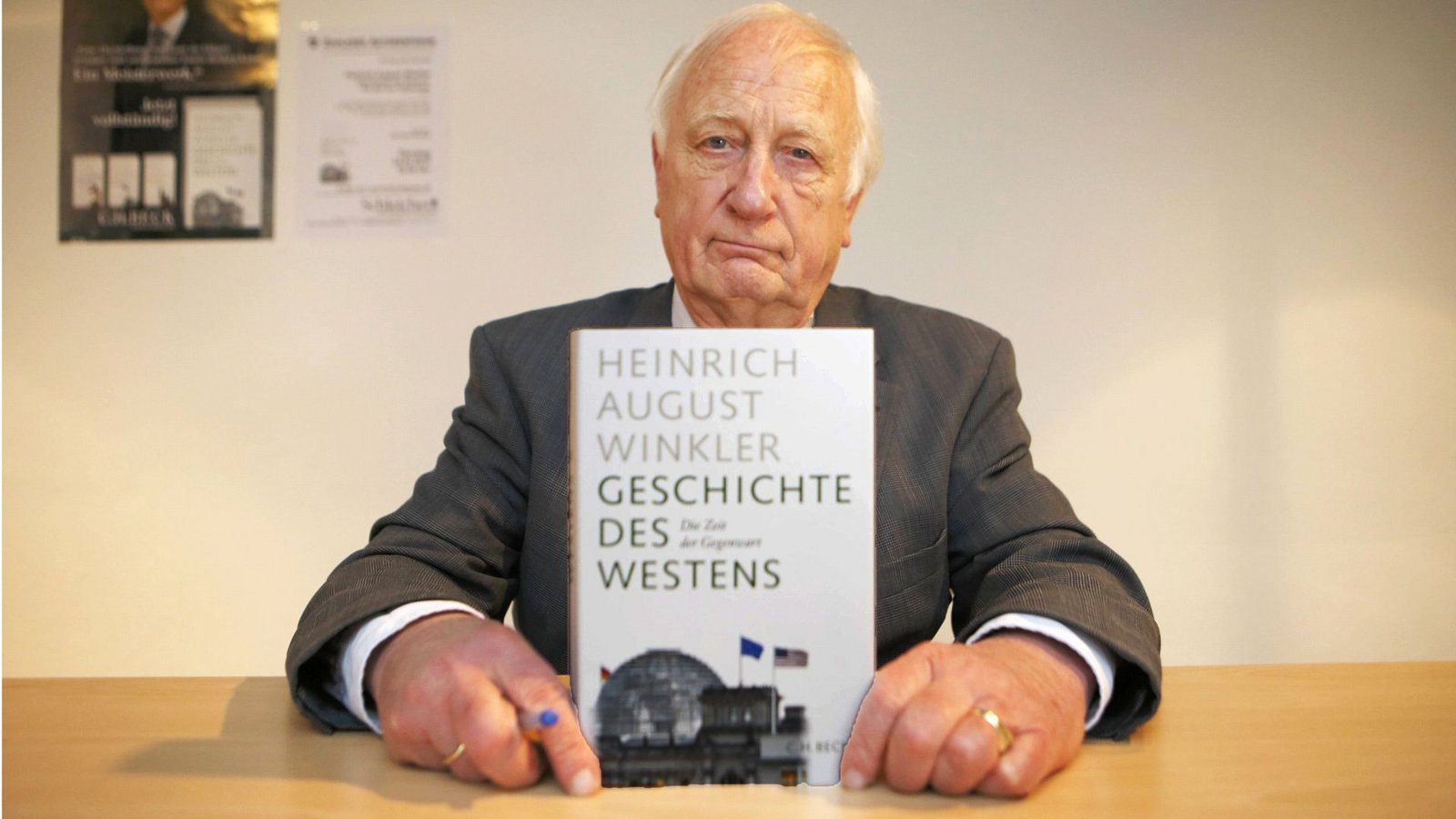 Winkler bei einer Lesung in BerlinFoto: imago/Gerhard Leber