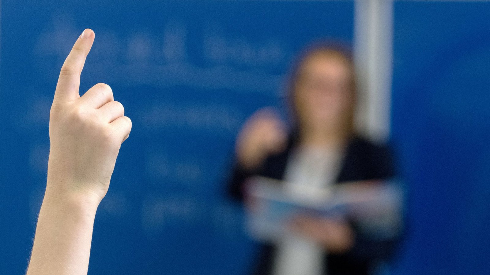 Lehrer  – dringend gesucht. Das Motto gilt nicht nur in Baden-Württemberg sondern in allen Bundesländern.Foto: dpa/Armin Weigel