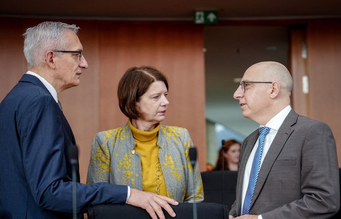 Die Chefs der deutschen Nachrichtendienste (von links): Martin Jäger (BND), Martina Rosenberg (Militärischer Abschirmdienst) und Sinan Selen (Bundesamt für Verfassungsschutz).<span class='image-autor'>Foto: Kay Nietfeld/dpa</span>