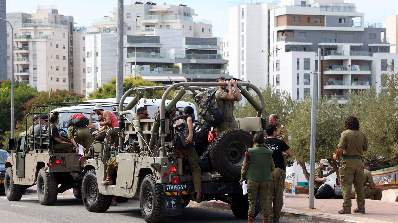 Israelisches Militär war auf den Straßen unterwegs.Foto: AFP/GIL COHEN-MAGEN Israelisches Militär war auf den Straßen unterwegs.Foto: AFP/GIL COHEN-MAGEN