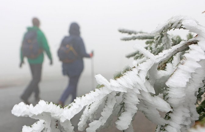 Der erste Schnee und Frost kommen laut dem Deutschen Wetterdienst nach Stuttgart. (Symbolbild)<span class='image-autor'>Foto: dpa/Matthias Bein</span>