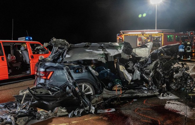 Der Autofahrer und ein weiterer Mitfahrer wurden schwer verletzt.<span class='image-autor'>Foto: 7aktuell.de/ 7aktuell</span>