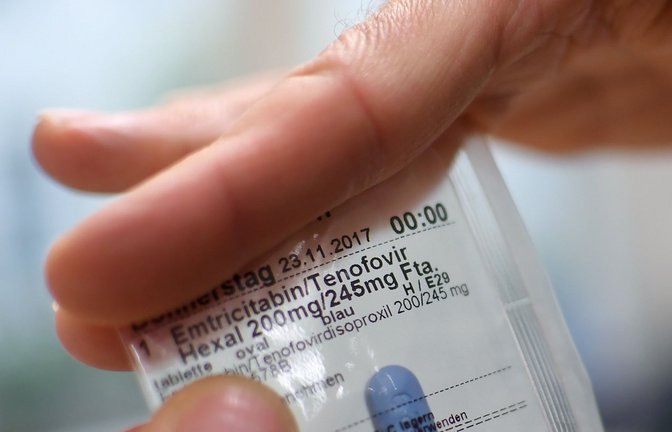 Rund 32 000 Menschen nutzen hierzulande derzeit das Medikament regelmäßig, dessen Wirkstoffe eingedrungene HI-Viren abtötet<span class='image-autor'>Foto: ZB/Britta Pedersen</span>