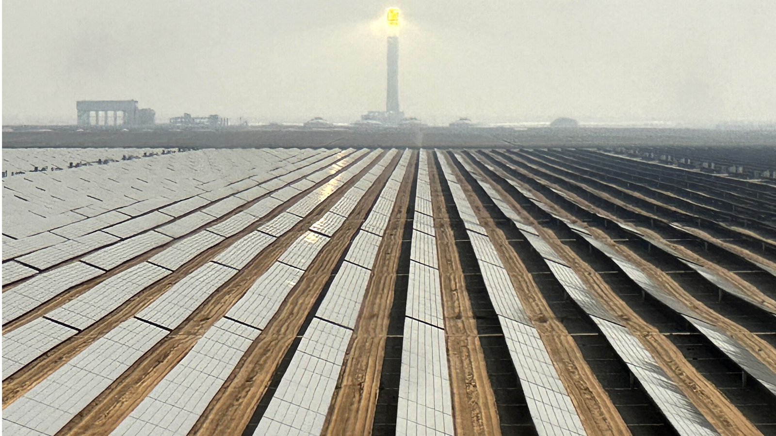 Die Solarzellen des Mohammed bin Rashid Al Maktoum Solarparks und sein Solarturm sind zu sehen. Dubai ist Gastgeber der UN-Klimakonferenz 2023, die am 30. November beginnen wird.Foto: AP/dpa/Kamran Jebreili Die Solarzellen des Mohammed bin Rashid Al Maktoum Solarparks und sein Solarturm sind zu sehen. Dubai ist Gastgeber der UN-Klimakonferenz 2023, die am 30. November beginnen wird.Foto: AP/dpa/Kamran Jebreili