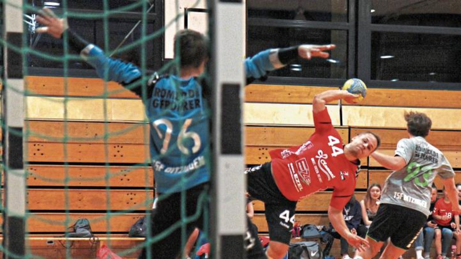 Fabian Ackermann nimmt Maß, doch zu mehr als einem 20:39 reicht es nicht. Foto: Küppers