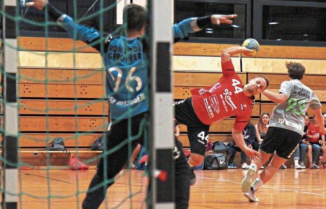 Fabian Ackermann nimmt Maß, doch zu mehr als einem 20:39 reicht es nicht. Foto: Küppers