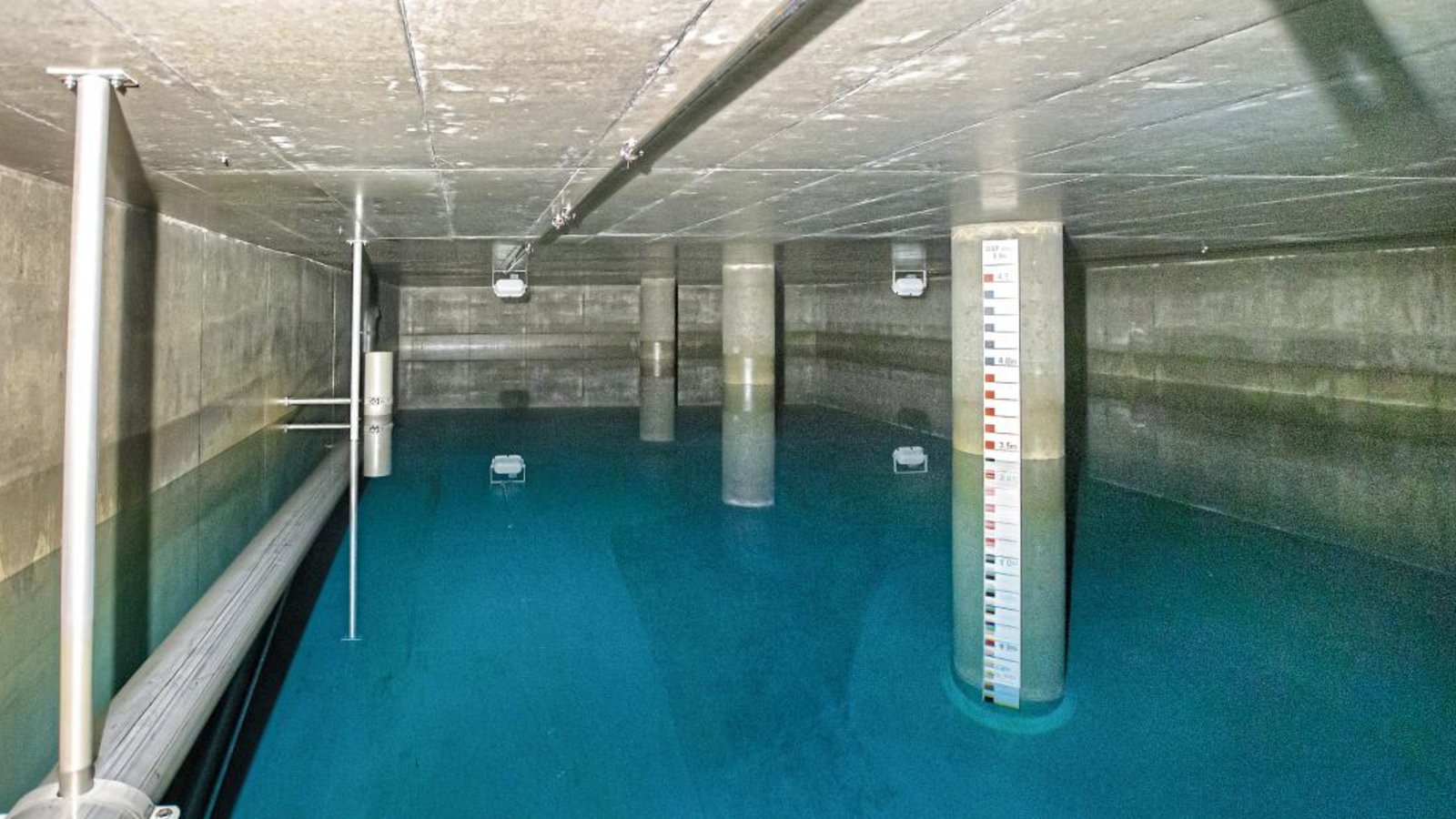 Blick in den Wasserhochbehälter im Heinzenberger Weg in Kleinsachsenheim. Pro Kopf werden rund 140 Liter Wasser im Jahr verbraucht, Tendenz steigend. Foto: Bürkle Blick in den Wasserhochbehälter im Heinzenberger Weg in Kleinsachsenheim. Pro Kopf werden rund 140 Liter Wasser im Jahr verbraucht, Tendenz steigend. Foto: Bürkle