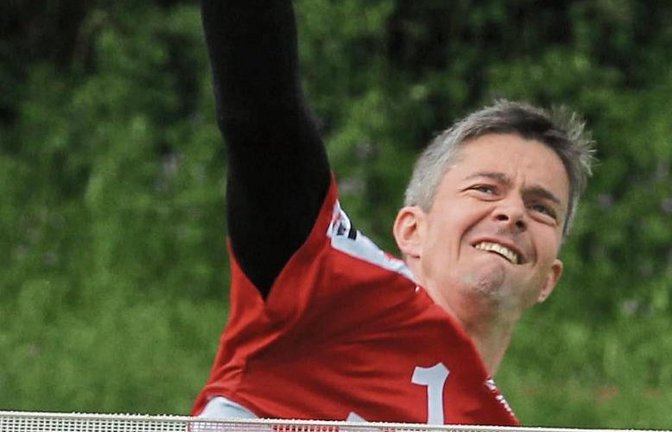 Nach zwei Wochen Trainingspause, da er als Bundestrainer mit der U-18-Nationalmannschaft bei der Faustball-EM war, hat Kolja Meyer der Alltag der Bundesliga wieder.  Foto: Archiv/Nachreiner