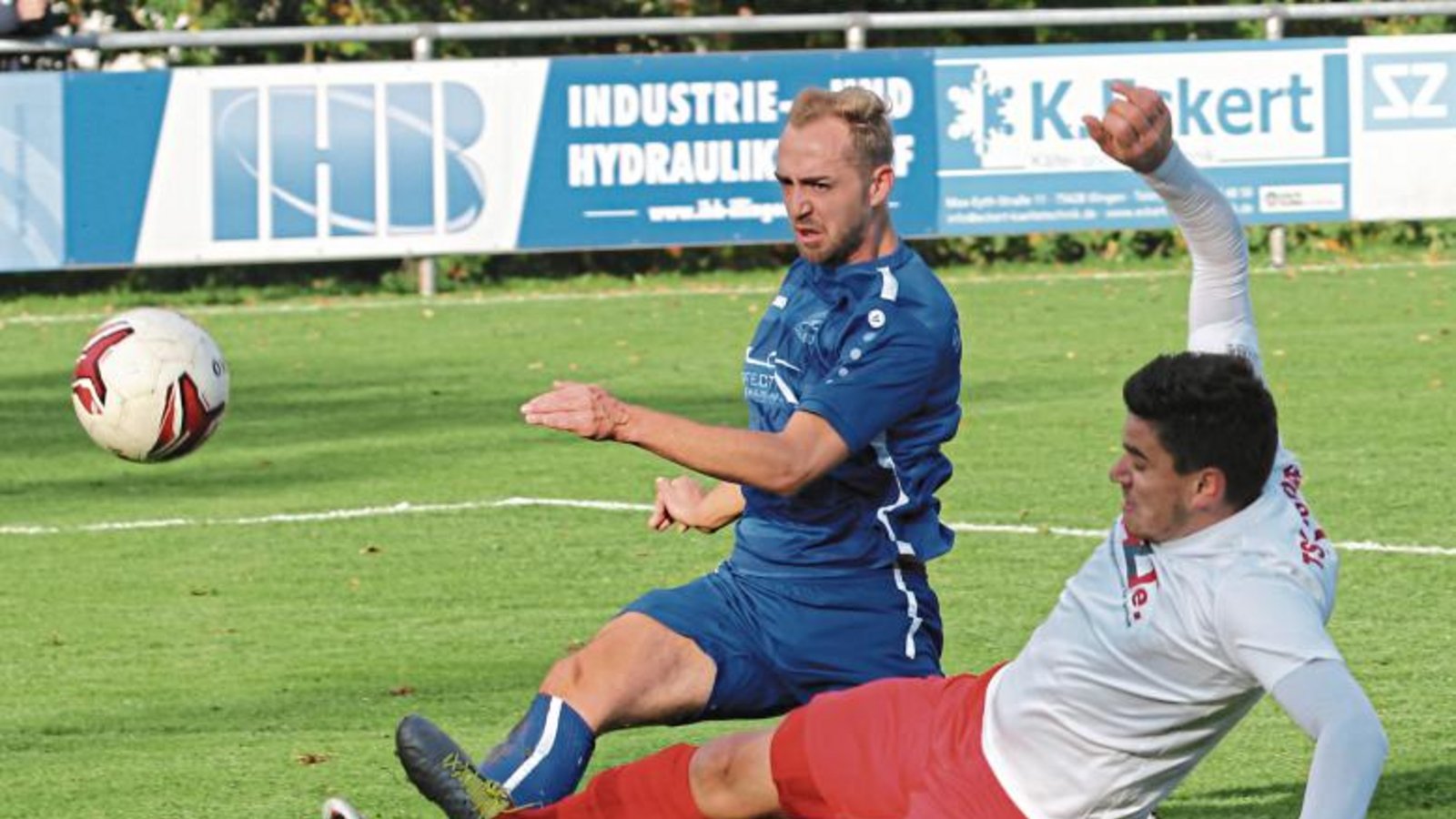 Fußball als Kontaktsport – zurzeit nicht wirklich vorstellbar. Foto: Nachreiner Fußball als Kontaktsport – zurzeit nicht wirklich vorstellbar. Foto: Nachreiner