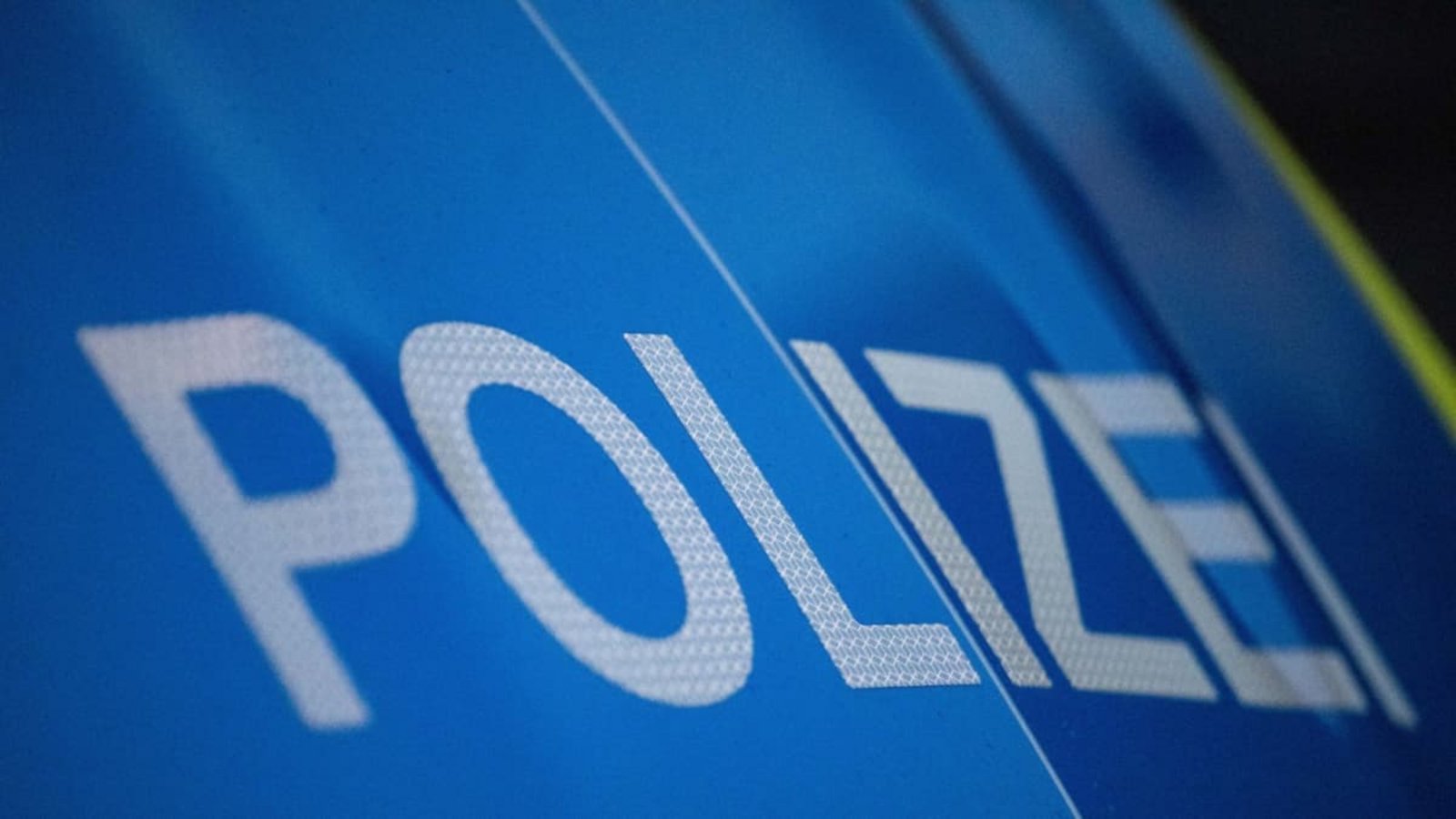 Weil es bislang keine Erkenntnisse zu dem Autofahrer gibt, der sich unerlaubt entfernte, hofft die Polizei nun auf Zeugen.dpa