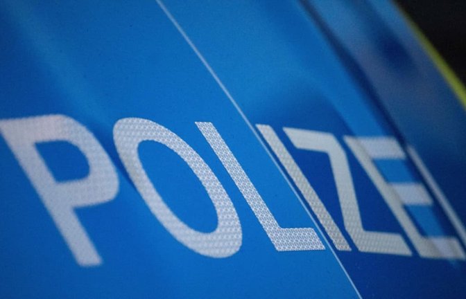 Weil es bislang keine Erkenntnisse zu dem Autofahrer gibt, der sich unerlaubt entfernte, hofft die Polizei nun auf Zeugen.<span class='image-autor'>dpa</span>