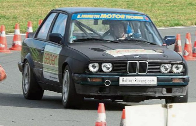 Unsauber gesteuert: Udo Roller hat eine Pylone umgefahren. Foto: privat