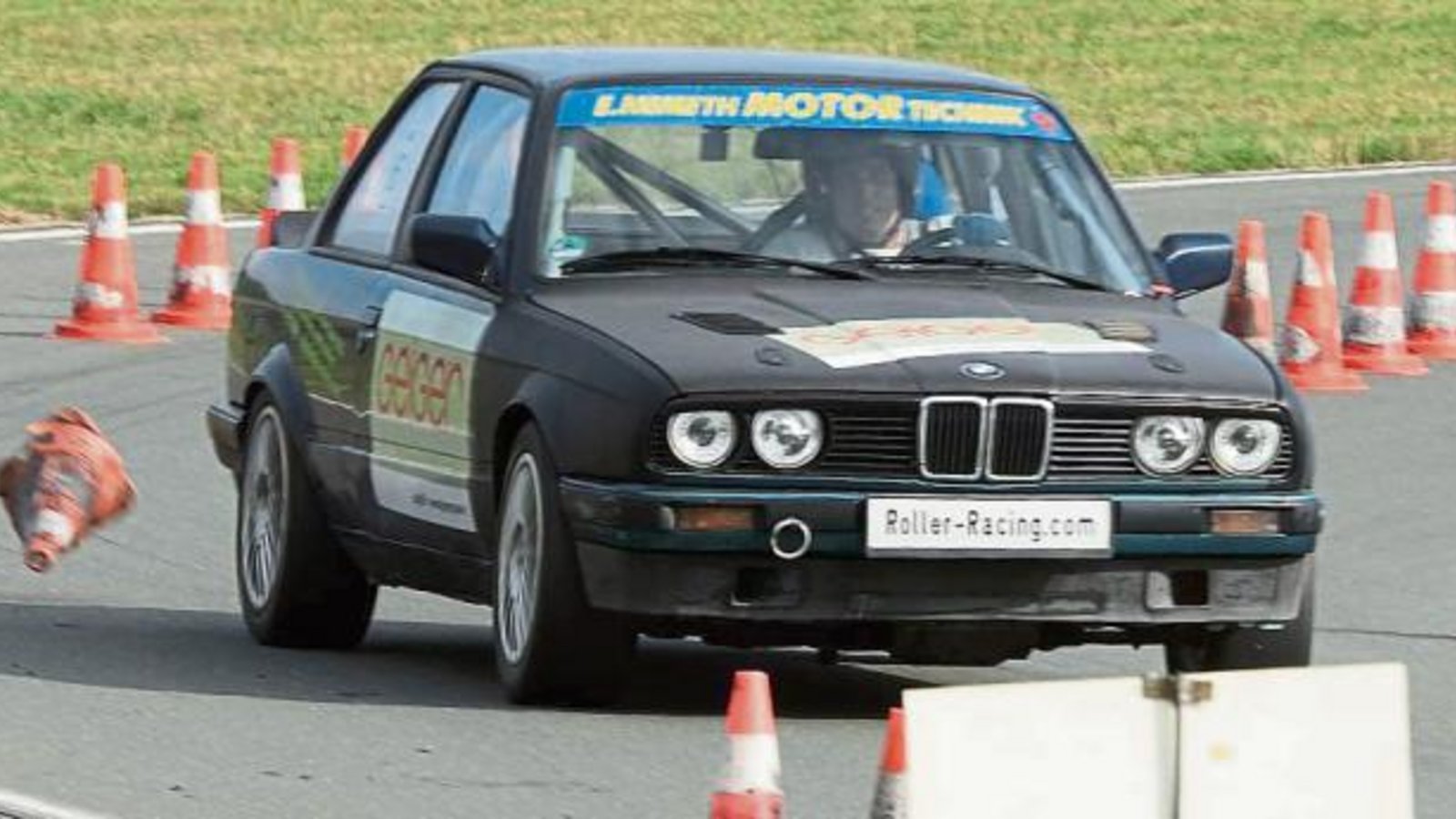 Unsauber gesteuert: Udo Roller hat eine Pylone umgefahren. Foto: privat Unsauber gesteuert: Udo Roller hat eine Pylone umgefahren. Foto: privat