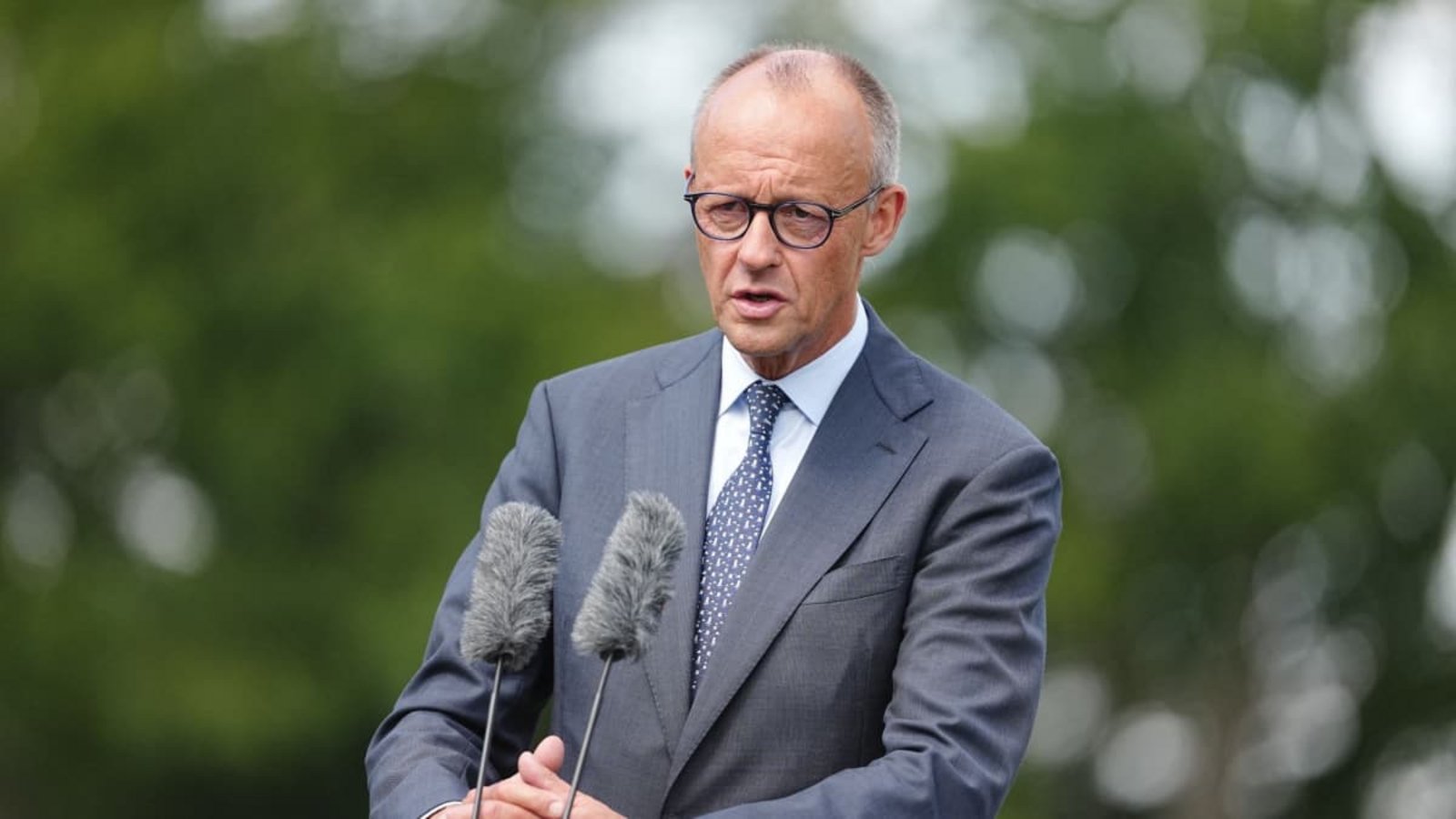 Bei der Klausurtagung auf Schloss Neuhardenberg sprach Bundeskanzler Friedrich Merz (CDU) mit seinem Kabinett auch über Klimaschutz und Klimaanpassung.Kay Nietfeld/dpa Bei der Klausurtagung auf Schloss Neuhardenberg sprach Bundeskanzler Friedrich Merz (CDU) mit seinem Kabinett auch über Klimaschutz und Klimaanpassung.Kay Nietfeld/dpa