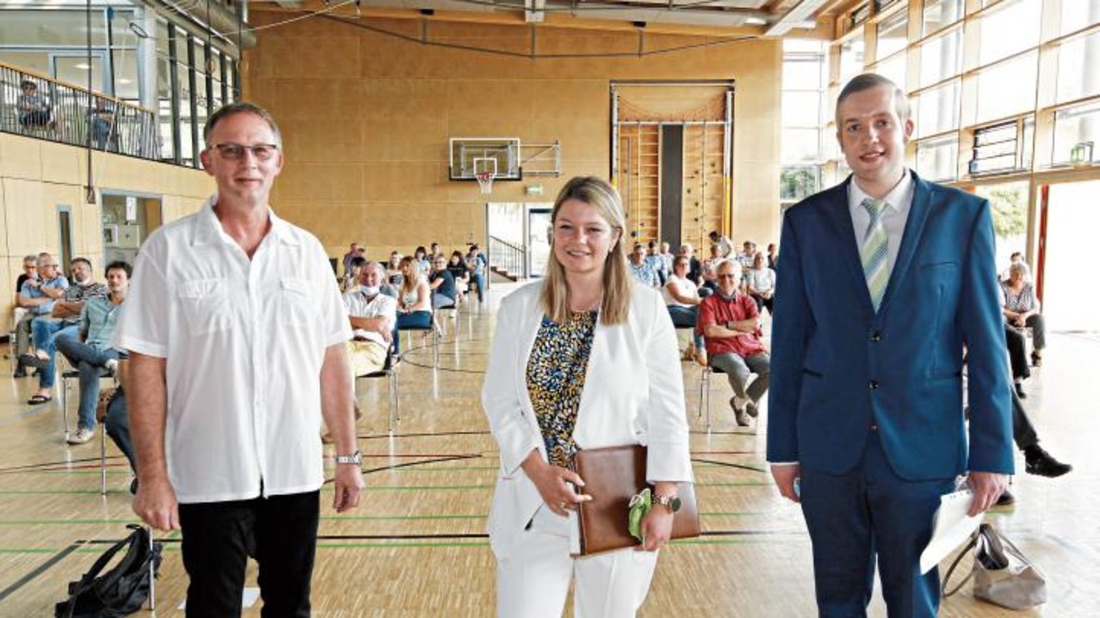 Das Kandidatentrio zur Sternenfelser Bürgermeisterwahl (von links): Hartmud Jung (54), Antonia Walch (28) und Sven Malthaner (32). Foto: Kollros Das Kandidatentrio zur Sternenfelser Bürgermeisterwahl (von links): Hartmud Jung (54), Antonia Walch (28) und Sven Malthaner (32). Foto: Kollros