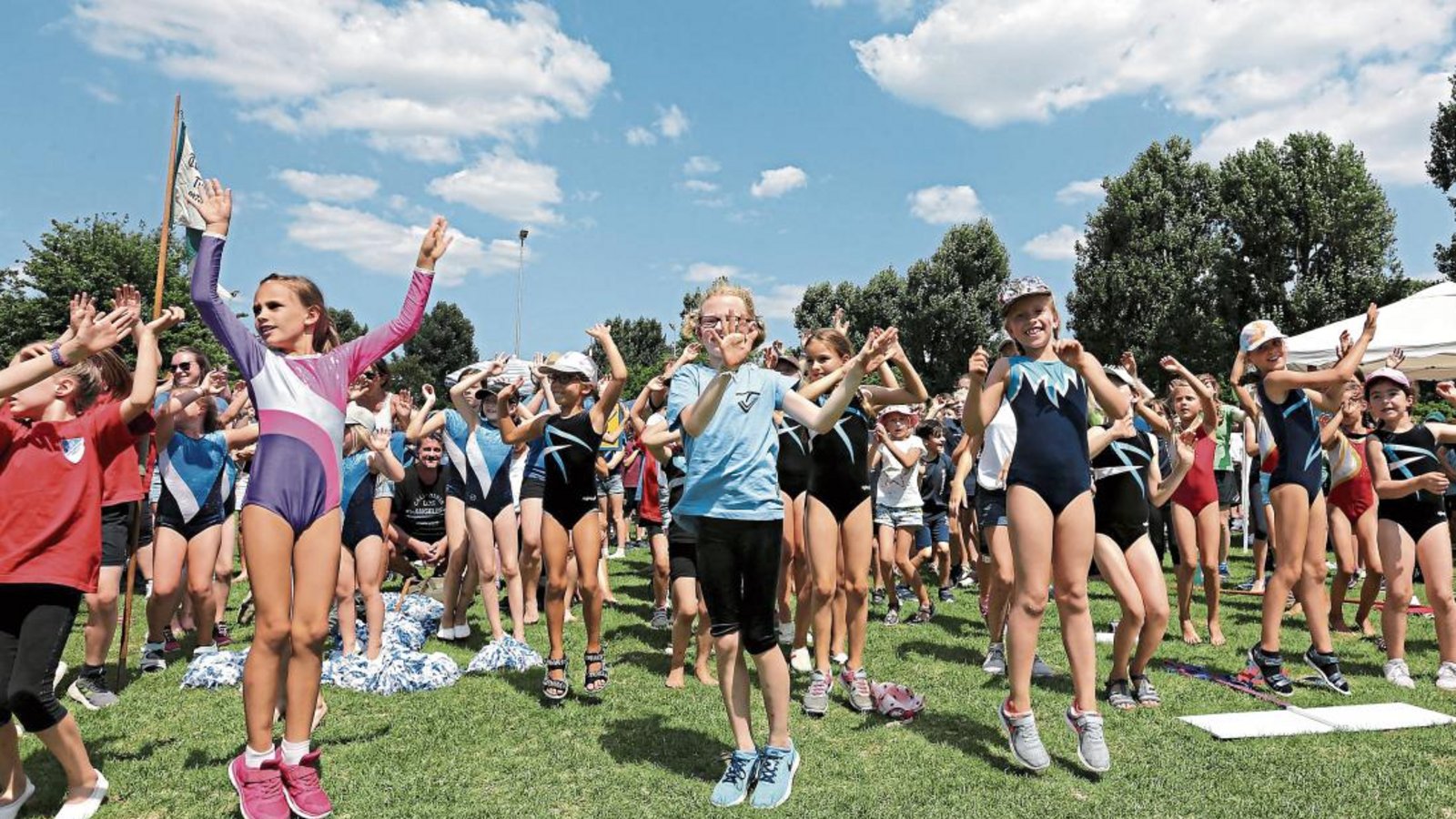 Höhepunkt jedes Gaukinderturnfests: Nach dem Einmarsch zum Festnachmittag wird gemeinsam getanzt. Fotos: Küppers Höhepunkt jedes Gaukinderturnfests: Nach dem Einmarsch zum Festnachmittag wird gemeinsam getanzt. Fotos: Küppers