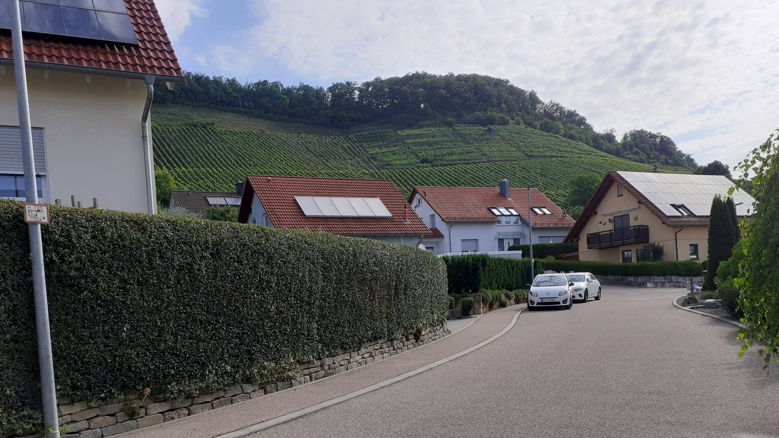 Das Wasser, das von den Weinbergen zusätzlich in die Kanäle der Strombergstraße fließt, sorgt bei starkem Regen für Überlastung. Foto: Glemser Das Wasser, das von den Weinbergen zusätzlich in die Kanäle der Strombergstraße fließt, sorgt bei starkem Regen für Überlastung. Foto: Glemser