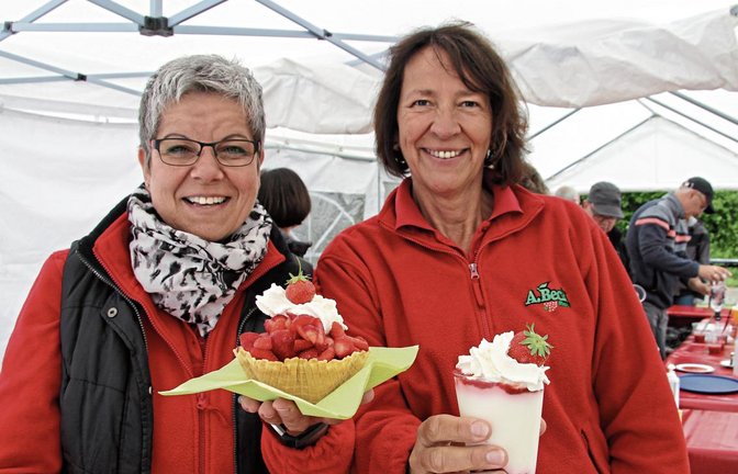 Allerlei Leckeres aus und mit Erdbeeren konnten die Besucher am Sonntag probieren und genießen.  Fotos: Banholzer