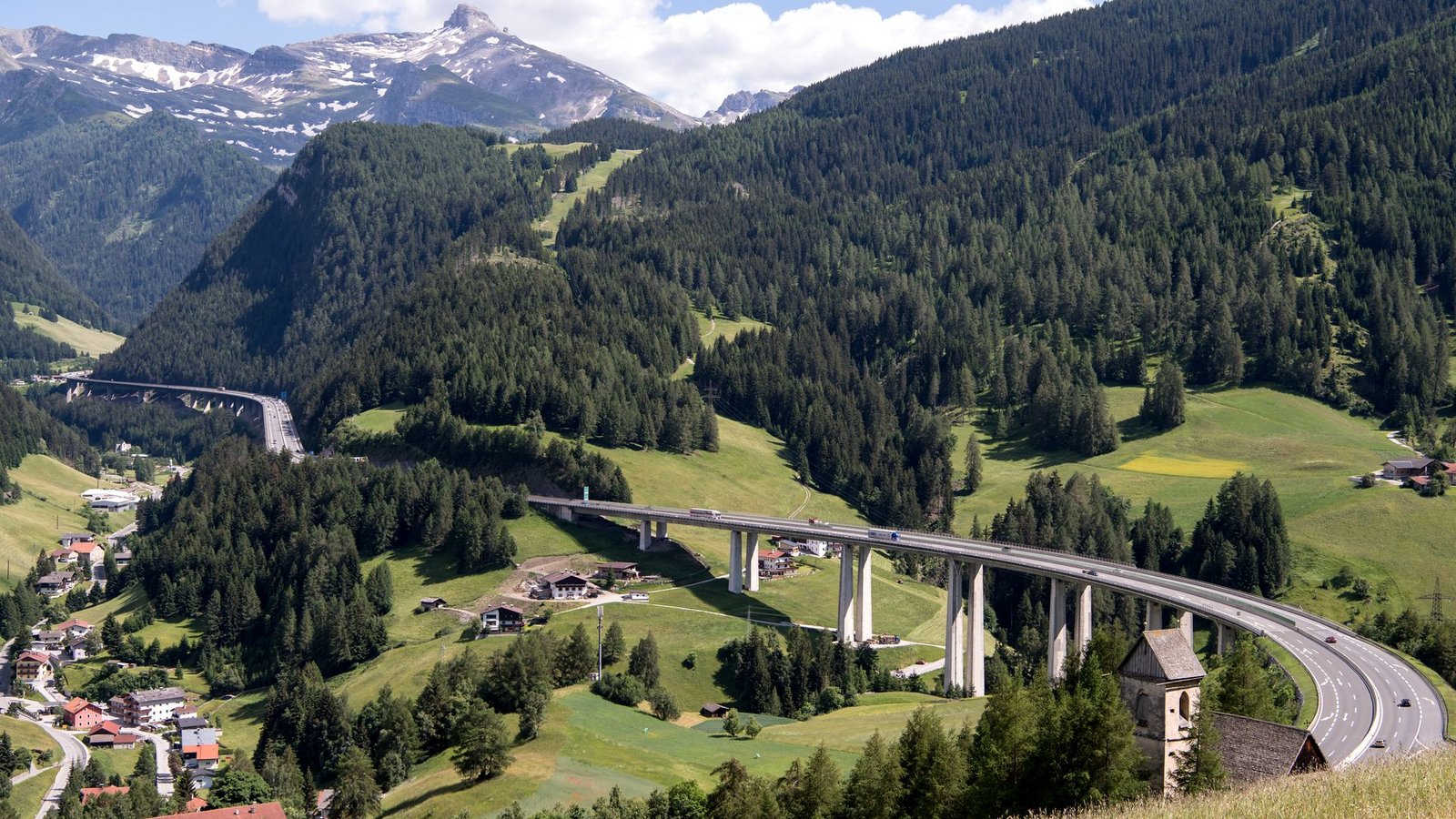 Die Brenner-Autobahn ist eine der wichtigsten Nord-Süd-Verbindungen. (Archivbild)Foto: Sven Hoppe/dpa Die Brenner-Autobahn ist eine der wichtigsten Nord-Süd-Verbindungen. (Archivbild)Foto: Sven Hoppe/dpa