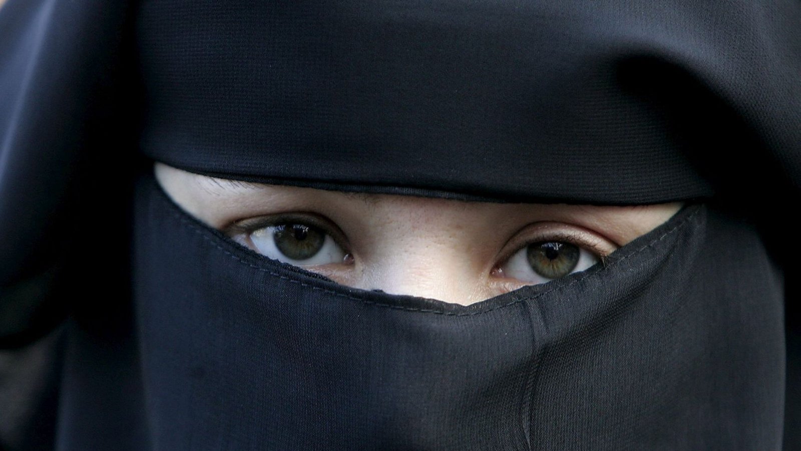 Das Autofahren ist mit dieser Gesichtsbedeckung verboten.Foto: dpa Das Autofahren ist mit dieser Gesichtsbedeckung verboten.Foto: dpa