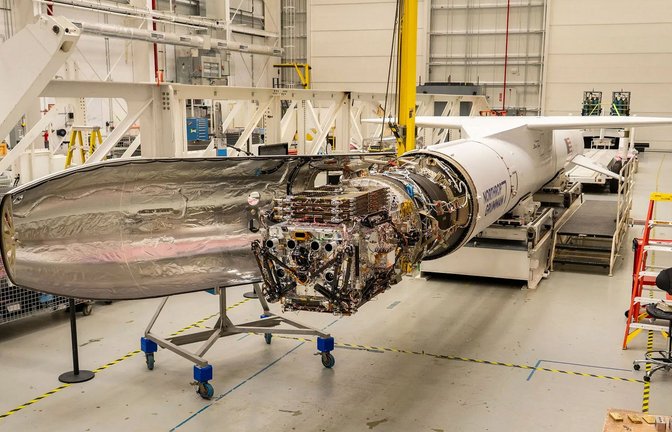 Das "LINK"-Raumfahrzeug steht in einer Halle<span class='image-autor'>Foto: Ron Beard/NASA/dpa</span>