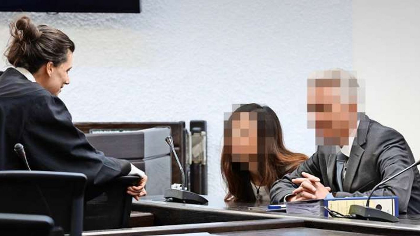 Der Fall des Inspekteurs (rechts, mit Ehefrau) beschäftigt auch die Politik immer wieder.Foto: Lichtgut/Julian Rettig (Archiv) Der Fall des Inspekteurs (rechts, mit Ehefrau) beschäftigt auch die Politik immer wieder.Foto: Lichtgut/Julian Rettig (Archiv)