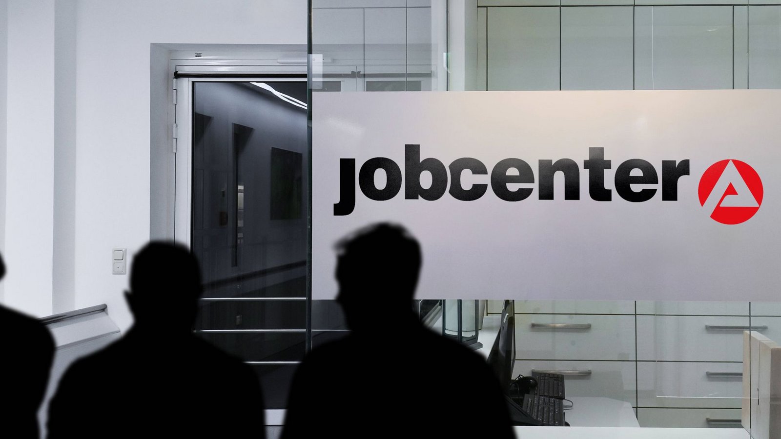 Erste Adresse für Hilfsbedürftige, die zur Arbeit fähig sind: das Jobcenter.Foto: Imago/Bihlmayerfotografie