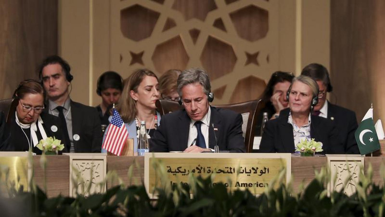 US-Außenminister Antony Blinken (M) nahm diese Woche in Jordanien  an der Konferenz „Call for Action: Dringende humanitäre Hilfe für Gaza“ teilFoto: dpa/Alaa Al Sukhni