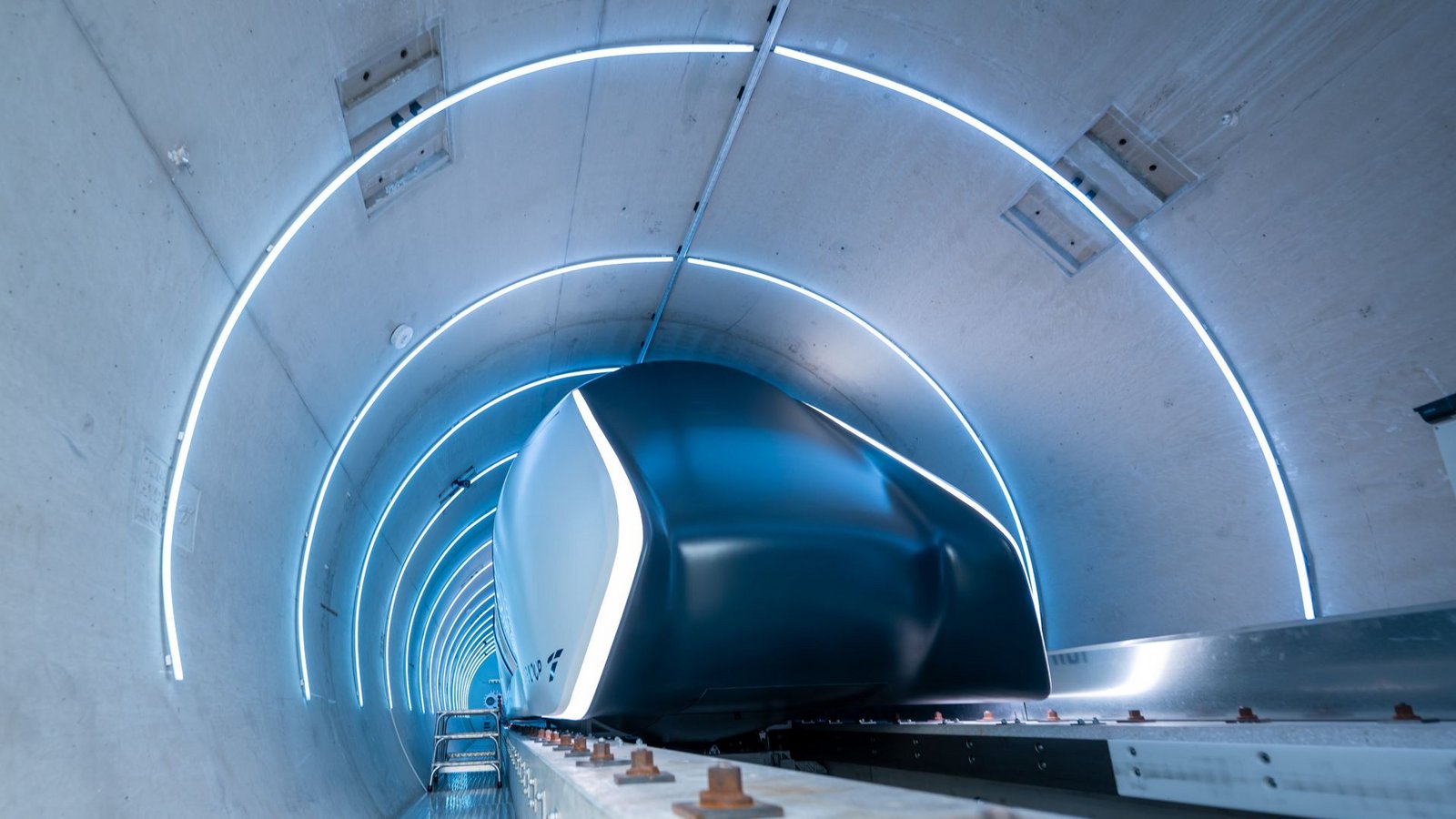 Rasen im Vakuum: Hyperloop-TeststreckeFoto: dpa/Peter Kneffel