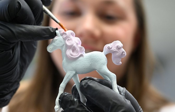 Schleich-Figuren sind schick, aber nicht schicki-micki, glaubt der Gmünder OB Richard Arnold.<span class='image-autor'>Foto: dpa/Bernd Weißbrod</span>
