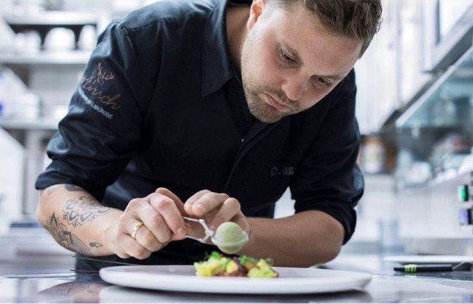 Dennis Wiche hat für sein Haus einen Bib Gourmand und einen grünen Stern erhalten.<span class='image-autor'>Foto: Hirsch Ellwangen/Hirsch Ellwangen</span>