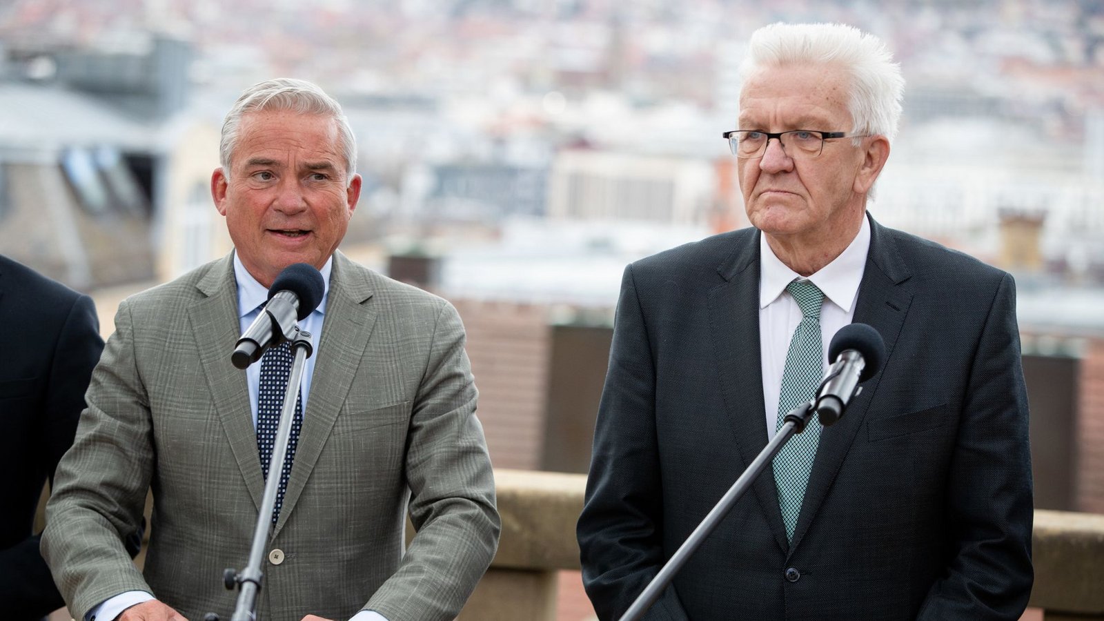 2021 verkünden Winfried Kretschmann (Grüne) und Thomas Strobl (CDU) die Neuauflage der grün-schwarzen Koalition.Foto: dpa/Christoph Schmidt 2021 verkünden Winfried Kretschmann (Grüne) und Thomas Strobl (CDU) die Neuauflage der grün-schwarzen Koalition.Foto: dpa/Christoph Schmidt