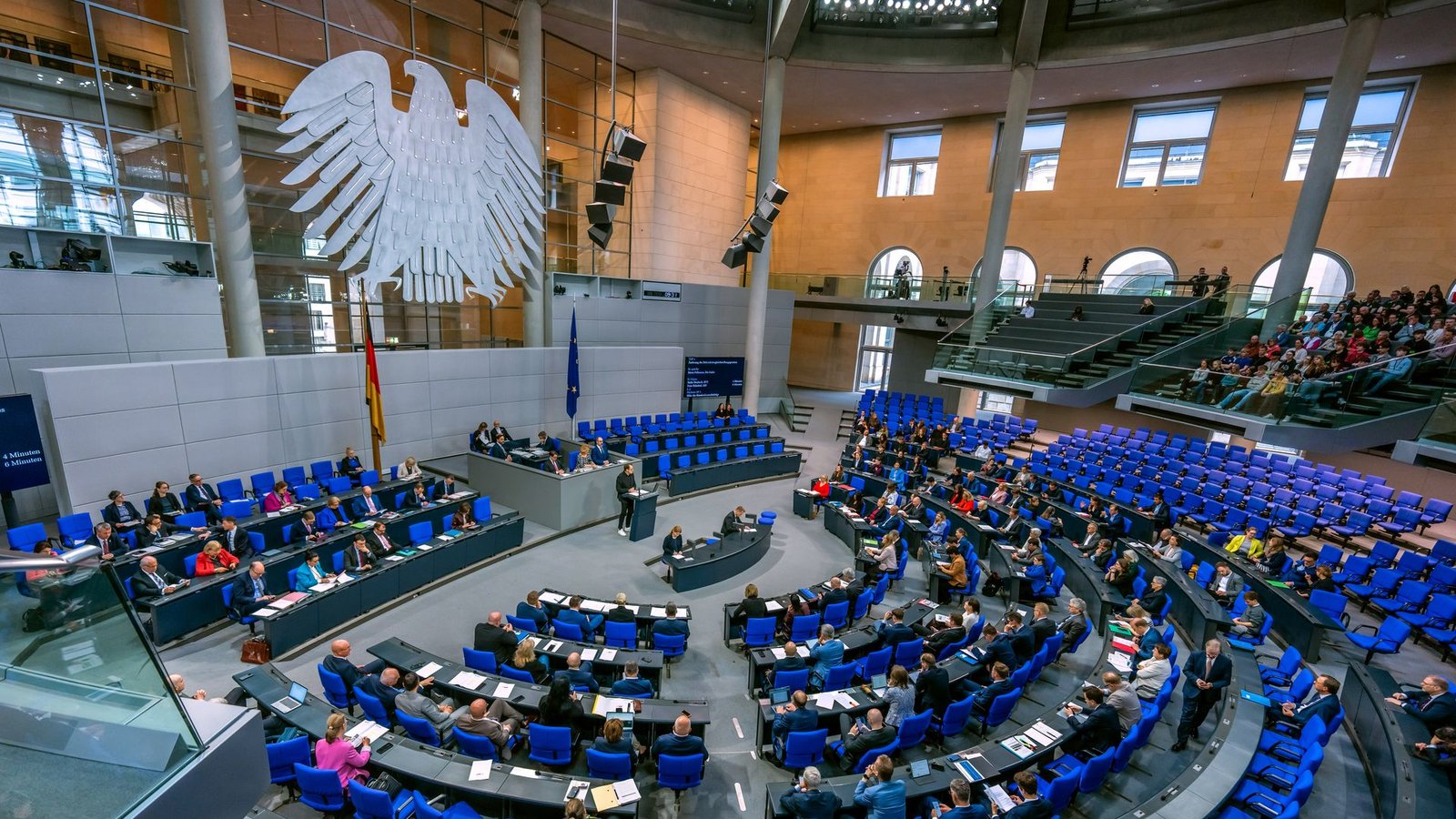 Die 630 Bundestagsabgeordneten erhalten in diesem Jahr nicht mehr GeldFoto: Michael Kappeler/dpa Die 630 Bundestagsabgeordneten erhalten in diesem Jahr nicht mehr GeldFoto: Michael Kappeler/dpa