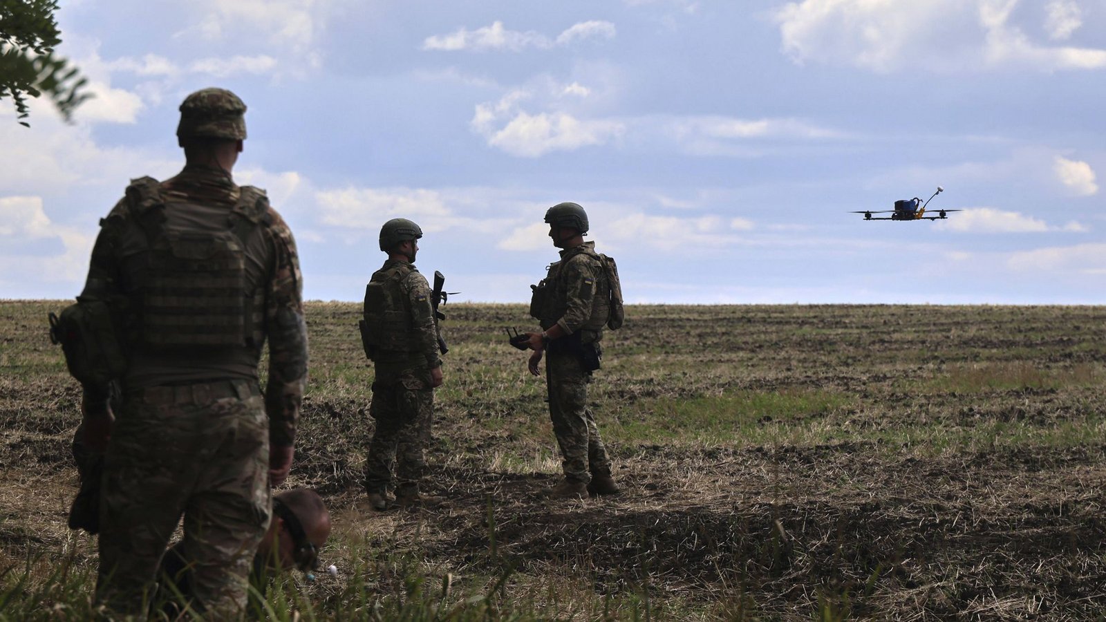 Auf dem Bild sind ukrainische Soldaten zu sehen. Russische Streitkräfte haben in der Ukraine einen großen Geländegewinn erzielt. (Archivbild)Foto: IMAGO/Ukrinform/IMAGO Auf dem Bild sind ukrainische Soldaten zu sehen. Russische Streitkräfte haben in der Ukraine einen großen Geländegewinn erzielt. (Archivbild)Foto: IMAGO/Ukrinform/IMAGO
