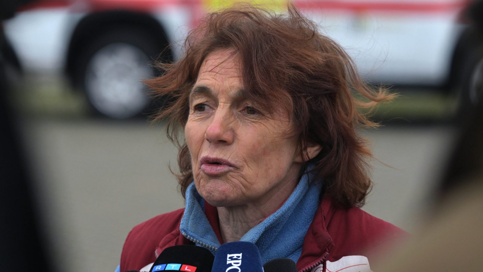 Die Rettung des gestrandeten Buckelwals in der Ostsee wird von einem dramatischen Notfall überschattet: Tierärztin Janine Bahr-van Gemmert musste ins Krankenhaus geflogen werden. Was steckt dahinter?Foto: picture alliance/dpa | Stefan Sauer